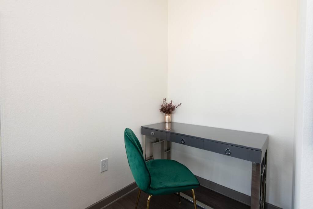Centrally Located Apartments With Free Parking Glendale Extérieur photo